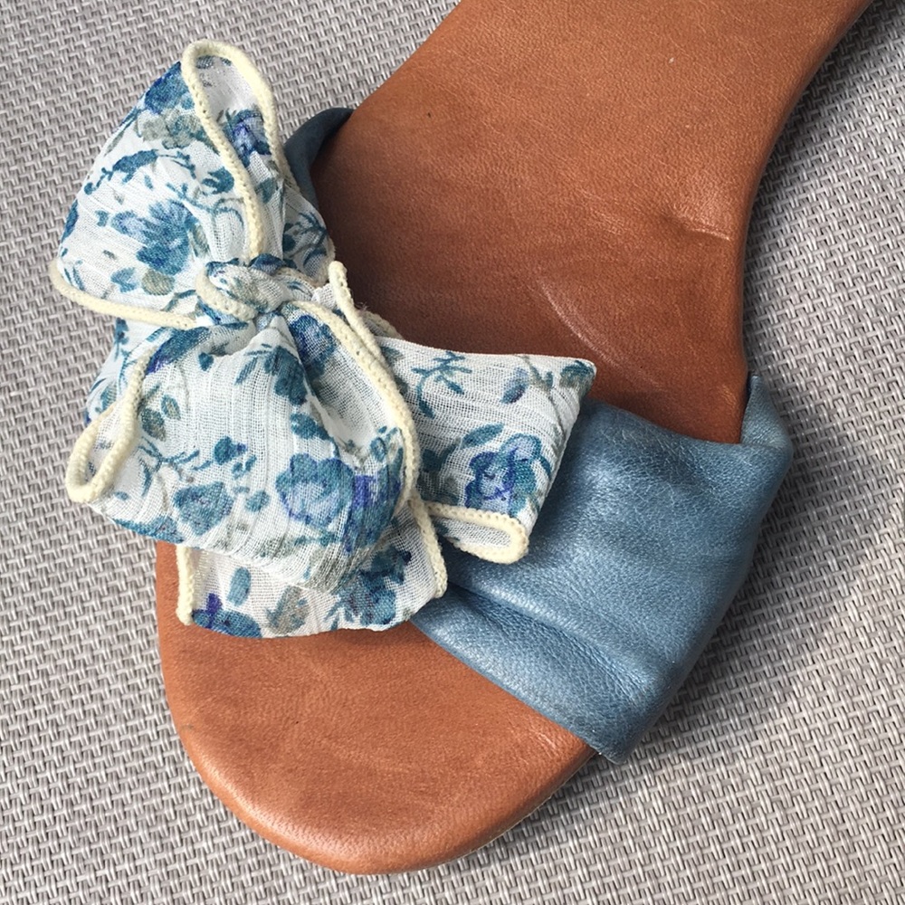 Steve Madden Blue Floral Slides - Picture 2 of 6